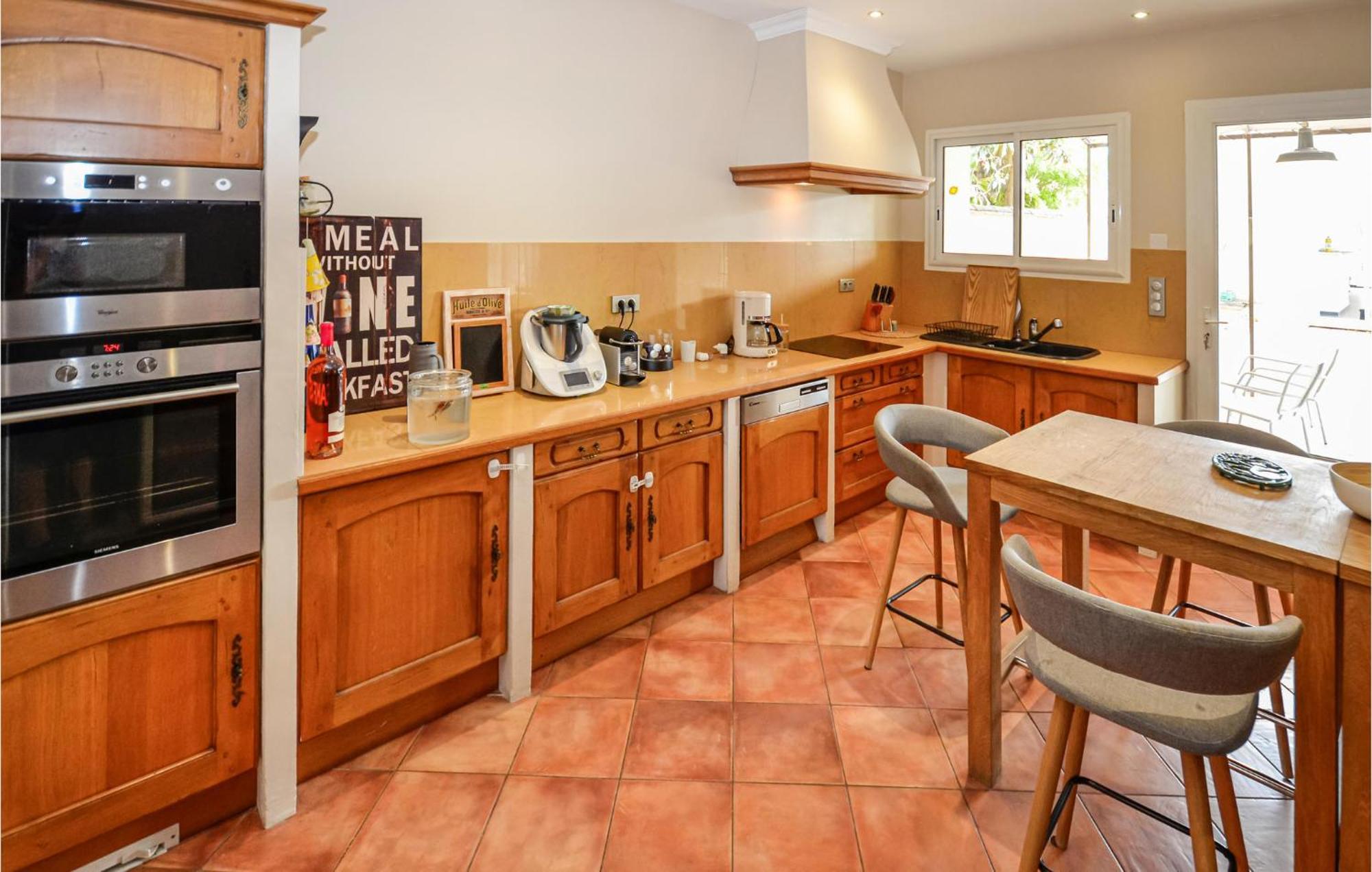3 Bedroom Awesome Home In Chateuneuf De Gadagne Châteauneuf-de-Gadagne Kültér fotó