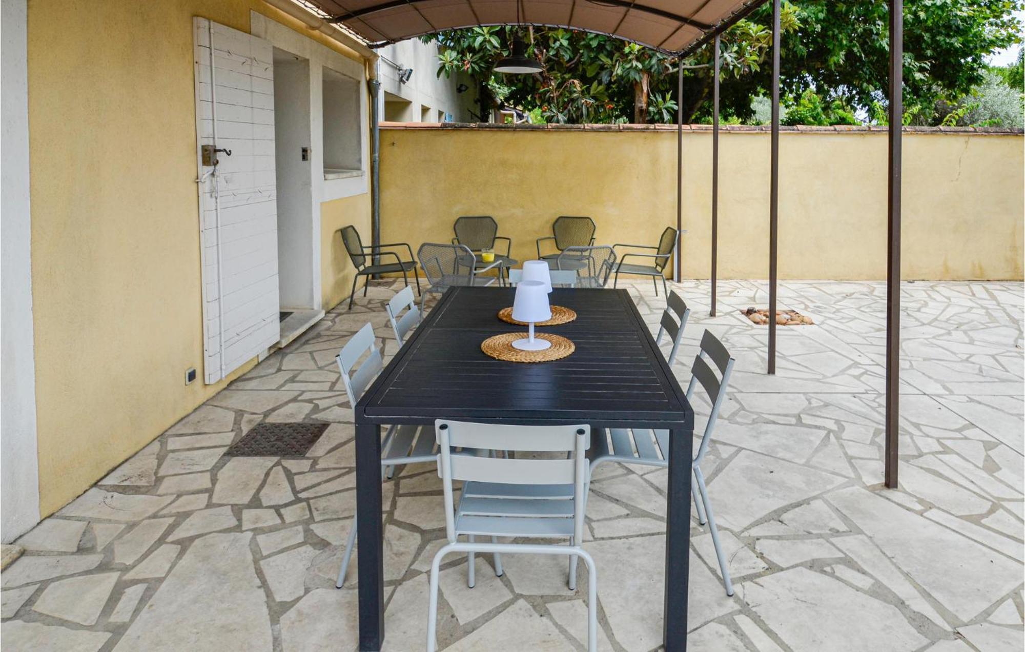 3 Bedroom Awesome Home In Chateuneuf De Gadagne Châteauneuf-de-Gadagne Kültér fotó
